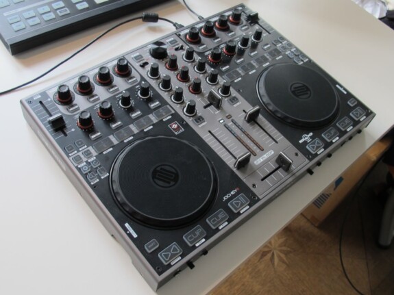 Reloop Jockey 3 ME Testbericht: DJ Controller für zwei Decks