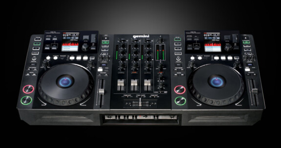 Gemini CDMP-7000: DJ Workstation mit Mixer & zwei Decks