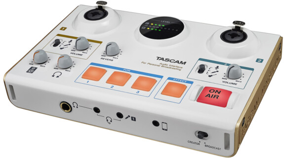 Tascam MiNiSTUDIO Creator US-42 Testbericht: Audio Interface für Podcasts & Co.