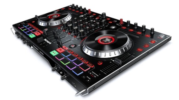 Numark NS6 II: DJ Controller mit vier Kanälen