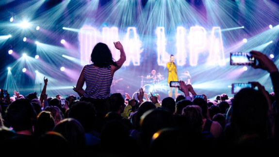 Bühnen-Crasher: Wenn Fans den Stars die Show stehlen