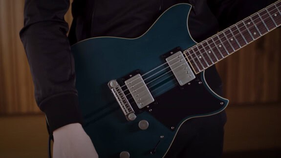 Yamaha Revstar RS820CR Test: E-Gitarre auf Performance getrimmt