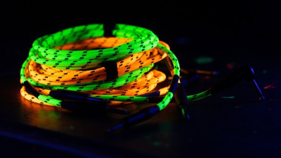 Cordial BLACKLIGHT EDITION Test: Schwarzlicht-Kabel als echte Hingucker