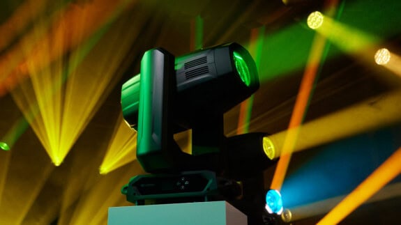 Cameo AZOR SP2: Vielseitiger Moving Head