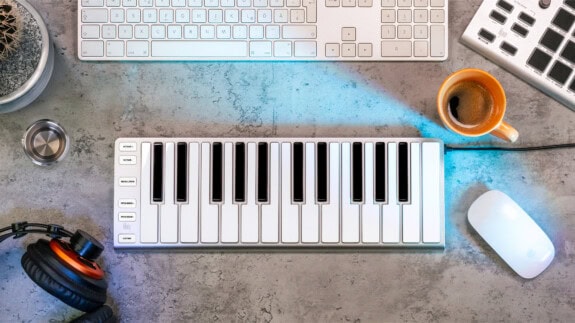 ESI Xkey 25: Ultraflaches MIDI-Keyboard