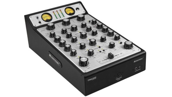 Omnitronic TRM-222 Test: Rotary Mixer für hippe DJs